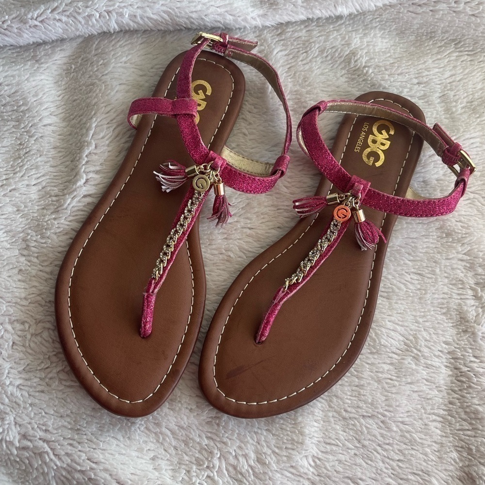 GBG Los Angeles Loagen pink glitter thong sandals